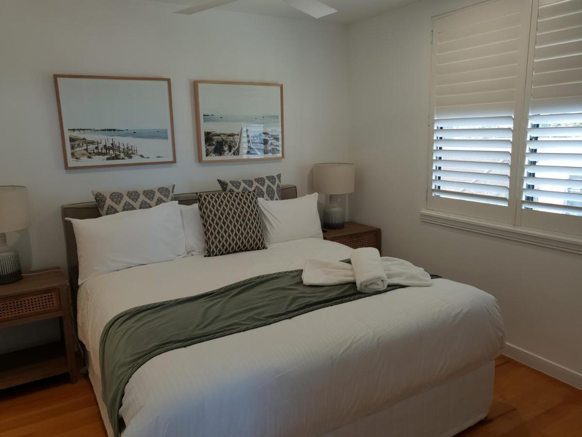 Kings Row Apartments Калундра Екстериор снимка
