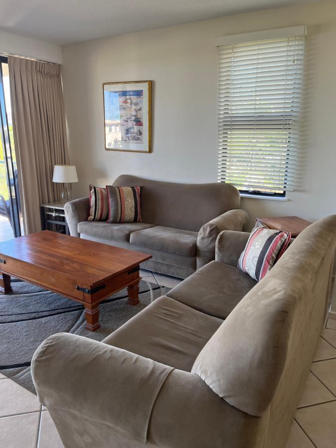 Kings Row Apartments Калундра Екстериор снимка
