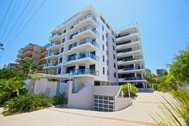 Kings Row Apartments Калундра Екстериор снимка