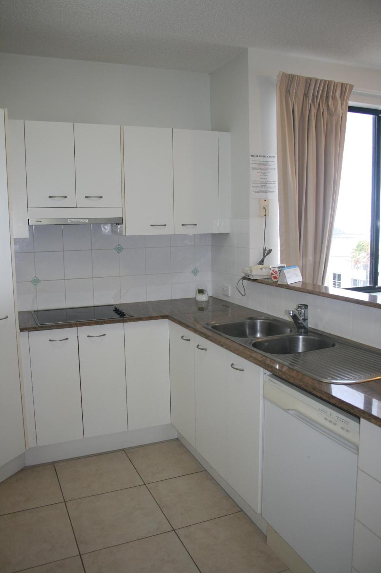 Kings Row Apartments Калундра Екстериор снимка