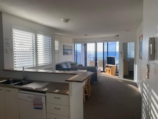Kings Row Apartments Калундра Екстериор снимка