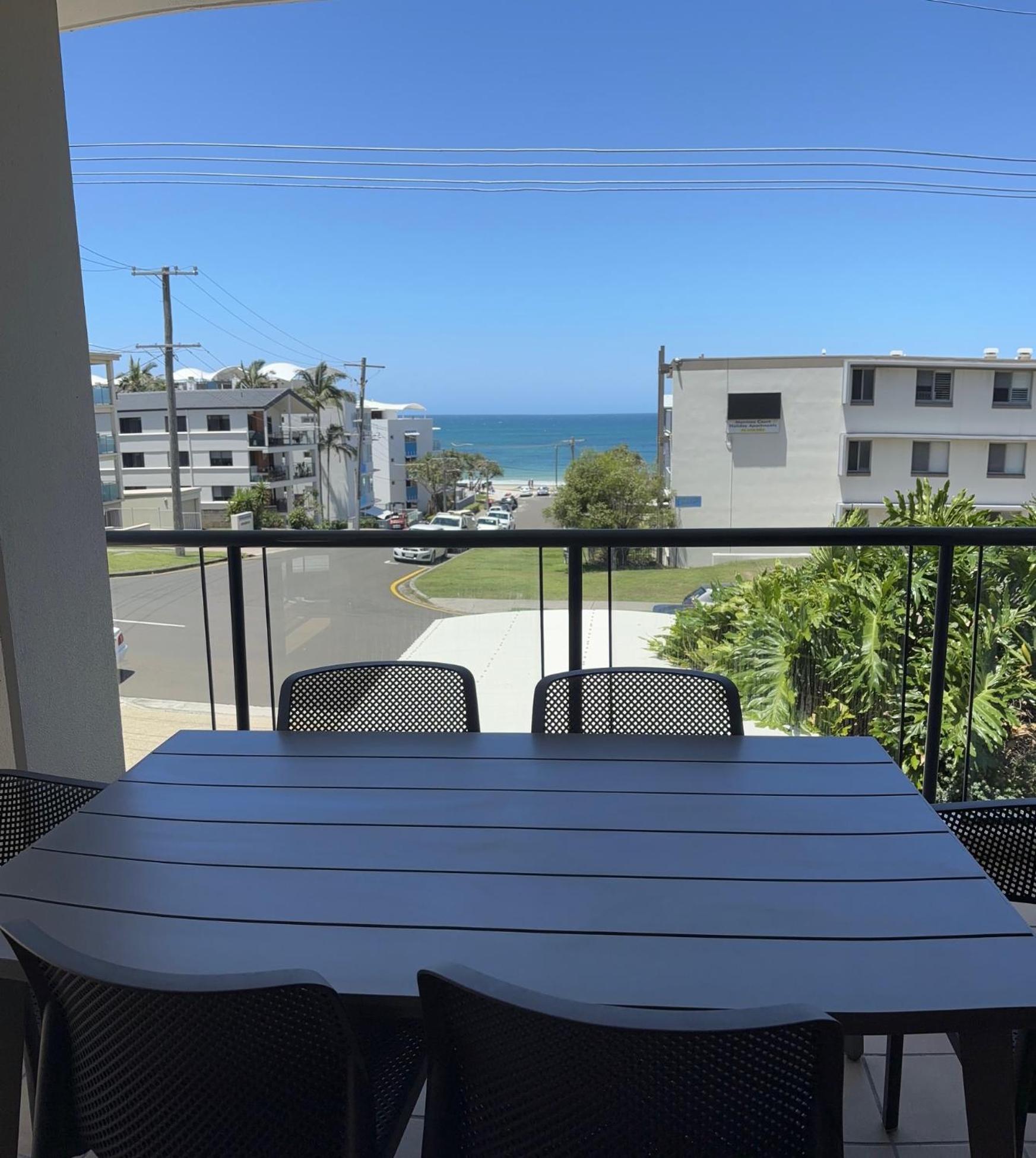 Kings Row Apartments Калундра Екстериор снимка